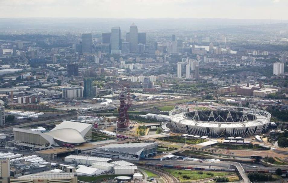 Una vista aerea dell&#39;area, con lo stadio olimpico sulla destra e il centro acquatico a sinistra